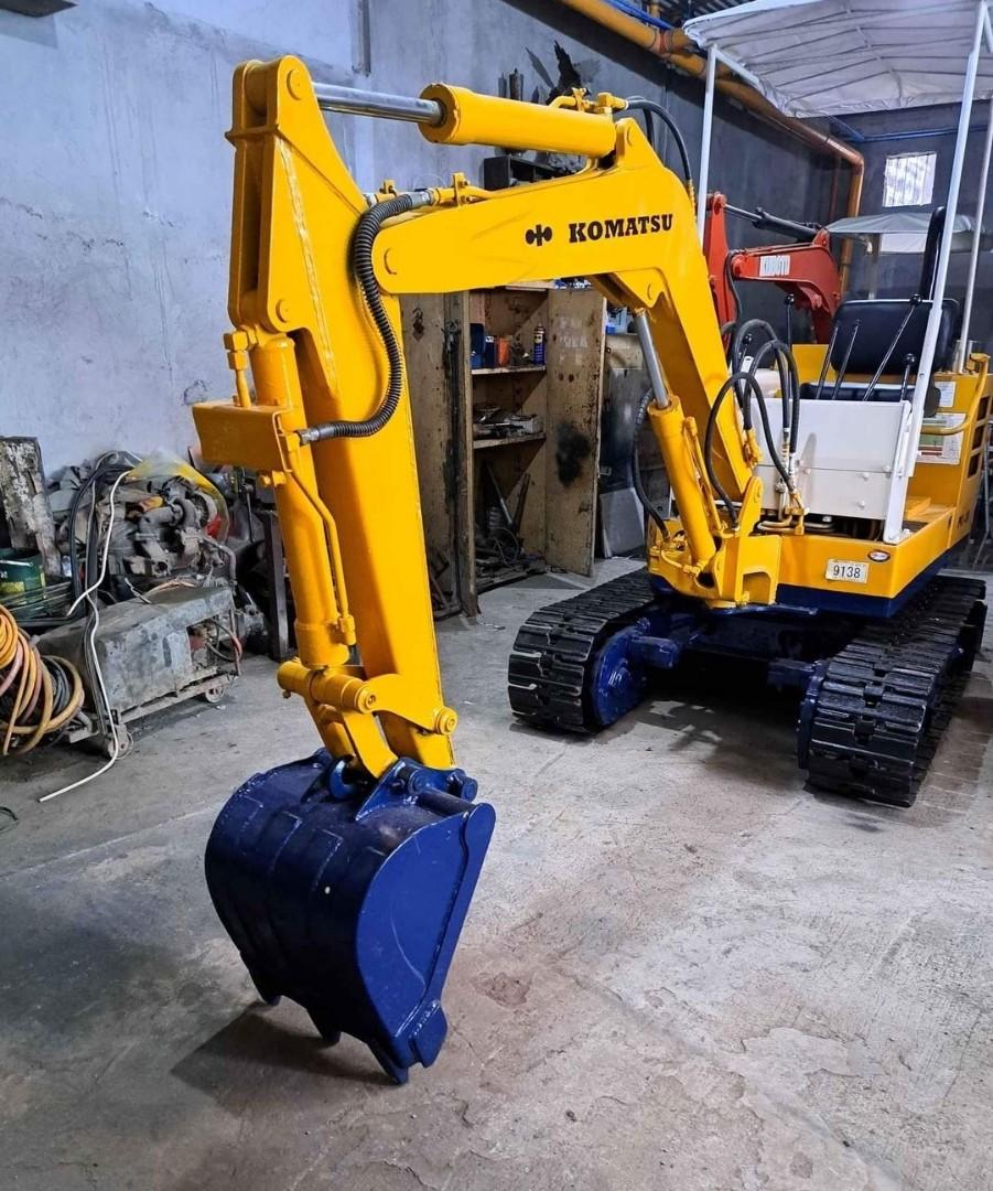 Komatsu Mini Backhoe PC-10