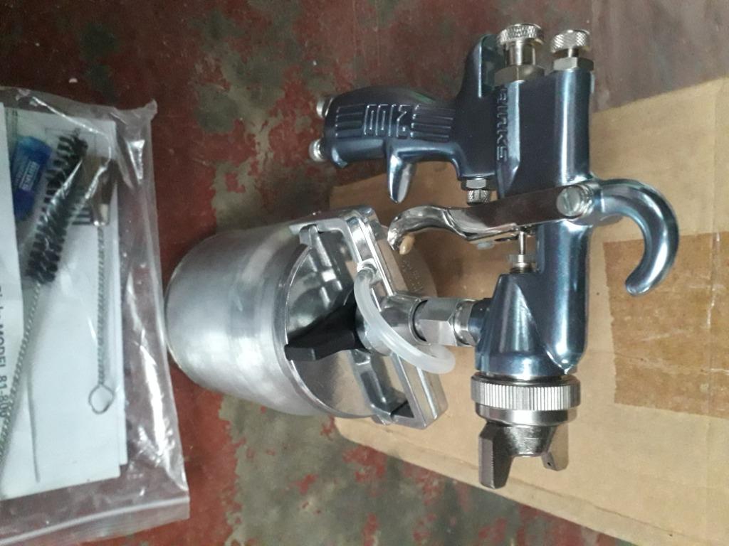 BRAND NEW Binks Conventional Spray Gun with 1-Qt. Siphon CupImage2