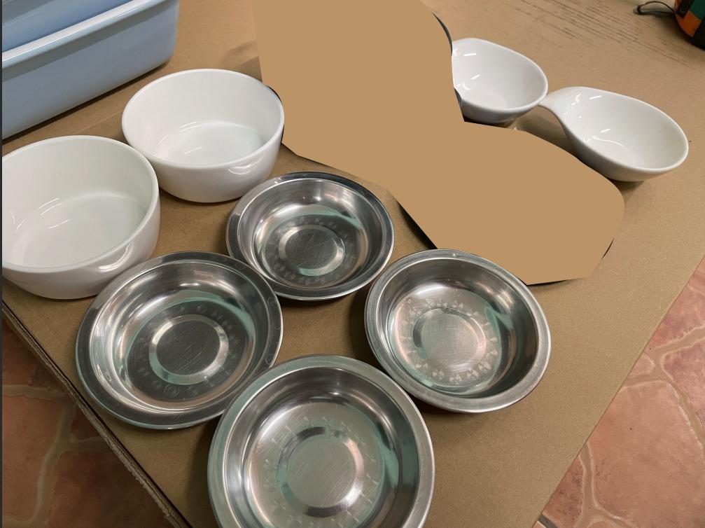 Kitchenware plates, pan, saucer, bowl and baking setImage2