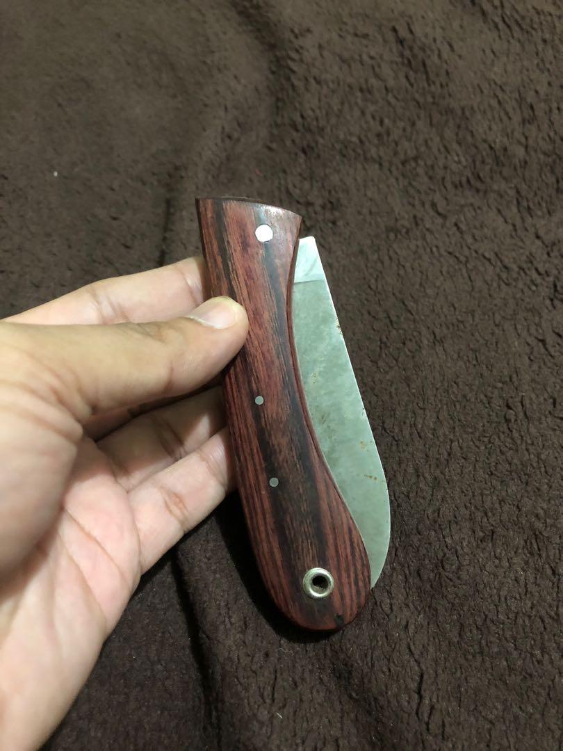 Old vintage wooden handle pocket knifeImage3